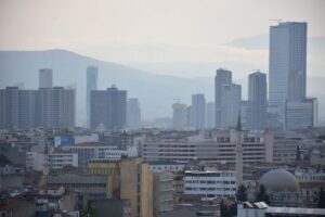 Meteoroloji Genel Müdürlüğü’nün uyarısının ardından bugün sabah saatlerinde İzmir’de çöl