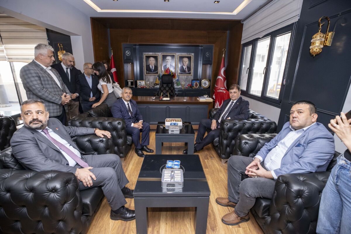 CHP heyeti ve Başkan Tugay MHP İzmir’de: ‘Uzlaşı, görüş alışverişi içinde hareket edeceğiz’