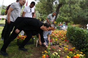 Mevsimlik çiçek dikimleri ile rengarenk görünüme kavuşan parklara kent estetiğine