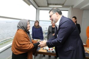 AK Parti İzmir İl Başkanı Bilal Saygılı, anneler günü dolayısıyla
