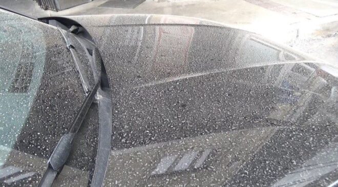 İzmir’de araçlara çamur yağdı