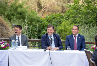 Başkan Cemil Tugay CHP’li belediye başkanlarıyla Narlıdere’de buluştu: Masada yapılacak projeler