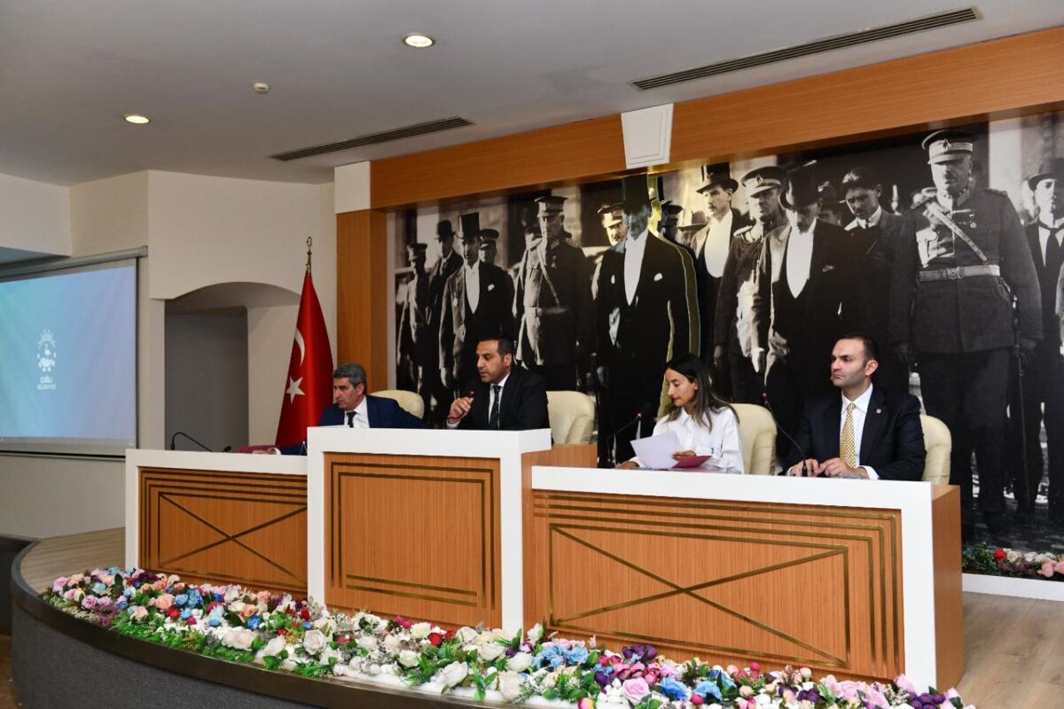 Çiğli Belediyesi Mayıs ayı olağan meclis toplantısı Başkan Onur Emrah