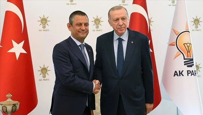 Cumhurbaşkanı Recep Tayyip Erdoğan ve CHP Genel Başkanı Özgür Özel‘in