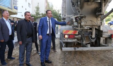 Bornova’da hizmet tam gaz: Başkan Eşki Altındağ’da beton yol yenileme denetiminde