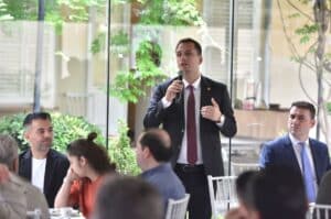 Bornova Belediye Başkanı Ömer Eşki, Bornova’da faaliyet gösteren esnaf odalarının