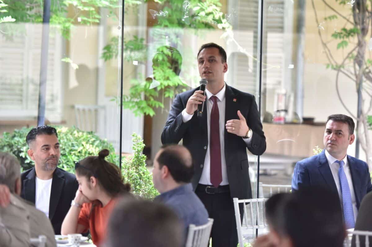 Bornova Belediye Başkanı Ömer Eşki, Bornova’da faaliyet gösteren esnaf odalarının