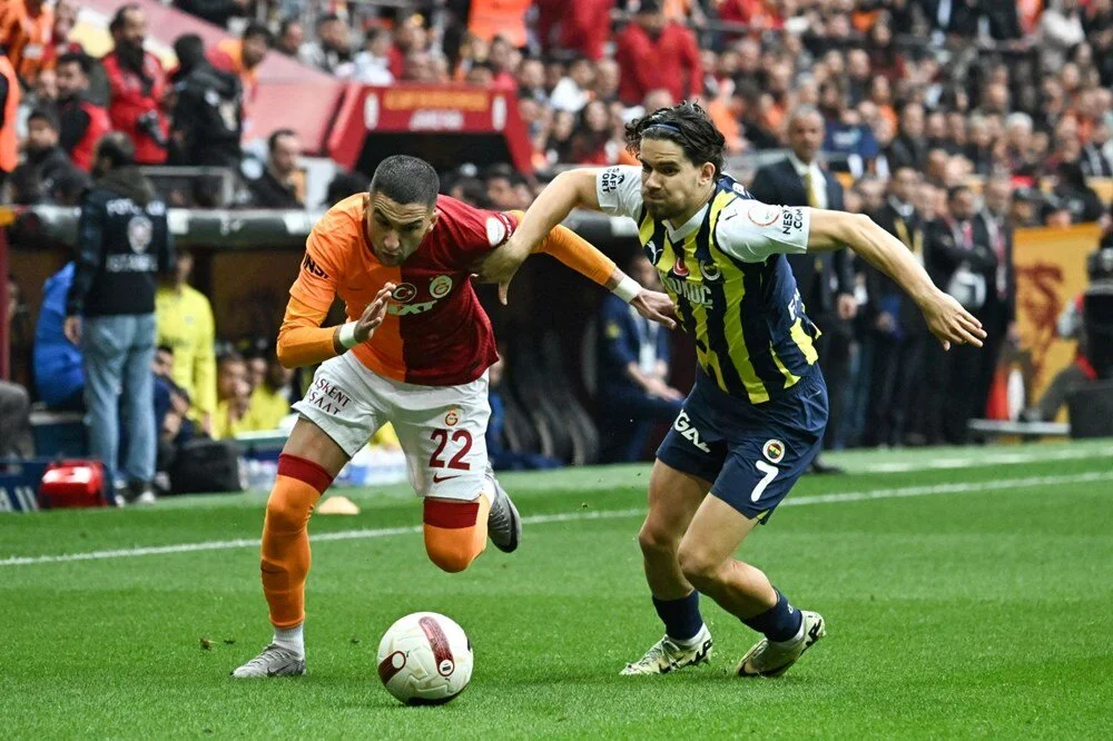 Şampiyonluk son haftaya kaldı | Derbide kazanan Fenerbahçe