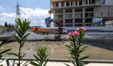İzmir’de koku teyakkuzu: Dere temizliklerine hız verildi