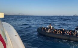 Lastik botla yeni yaşam umudu arızaya takıldı: 22 kaçak göçmen son anda kurtarıldı
