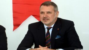 Kongre sürecine kilitlenen Karşıyaka Spor Kulübü’nde bir süredir karar aşamasında