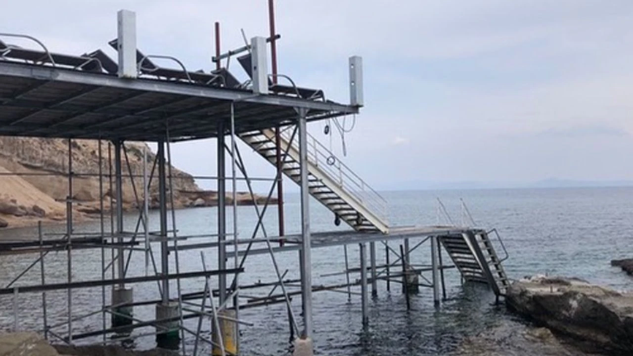 İzmir Büyükşehir duyurdu: Ayıbalığı Koyu’ndaki izinsiz demir iskele yıkılacak