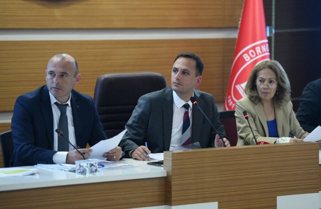 bornova belediyesi ömer eşki
