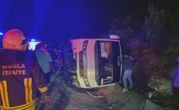 Muğla’da feci kaza: öğrencileri taşıyan minibüs şarampole devrildi: 25 yaralı