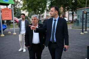 Bornova Belediye Başkanı Ömer Eşki, mesaisine günün ilk ışıklarıyla başlıyor.
