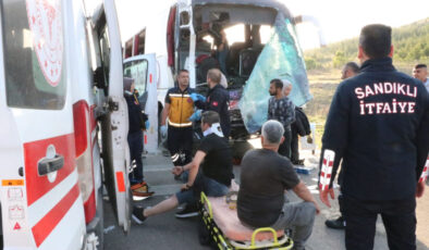 Afyon’da korkunç kaza; yolcu otobüsü kamyonet çarpıştı: Çok sayıda yaralı var