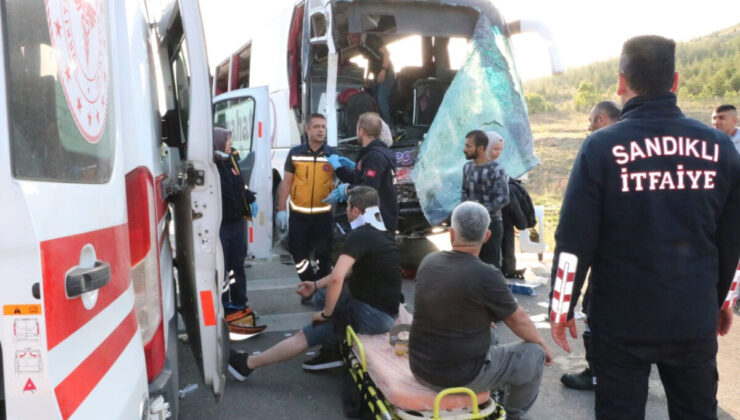 Afyon’da korkunç kaza; yolcu otobüsü kamyonet çarpıştı: Çok sayıda yaralı var