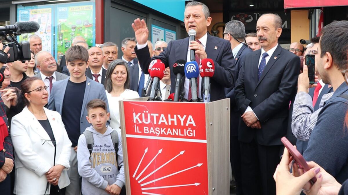 CHP lideri Özel, emekli maaşlarının artırılması çağrısını yineledi ve Erdoğan