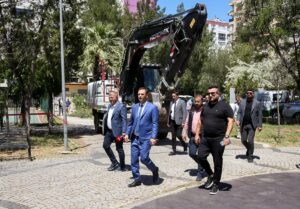 Bornova Belediyesi ilçenin en hareketli bölgelerinden olan Küçükpark’ta moto kuryelerden