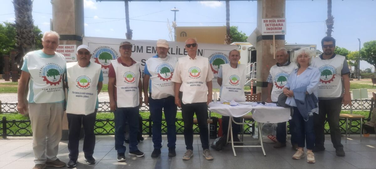 İzmir’de Tüm Emeklilerin Sendikası (Tüm Emeklilerin-Sen) yetkili ve üyeleri, alanlara