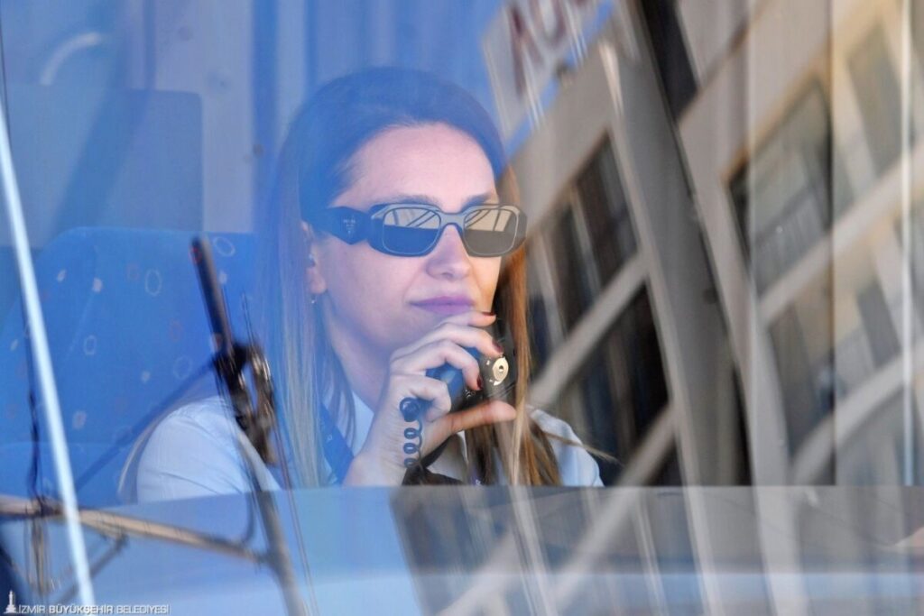 İzmir'in kadın vatmanları, çocuklarının da kahramanı