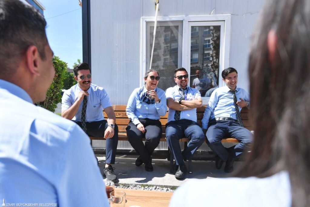 İzmir'in kadın vatmanları, çocuklarının da kahramanı