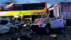 Mersin-Adana Otoyolu’nda, Tarsus sınırlarında meydana gelen feci zincirleme trafik kazasında