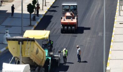 İzmir’deki bozuk yollar tek tek onarılıyor