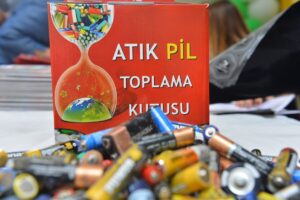 İzmir Büyükşehir Belediyesi’nin çevre dostu kampanyası sürüyor. İzmir Büyükşehir Belediyesi’nin