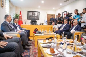 CHP Genel Başkanı Özgür Özel, İzmir ziyareti sırasında yerel seçimlere