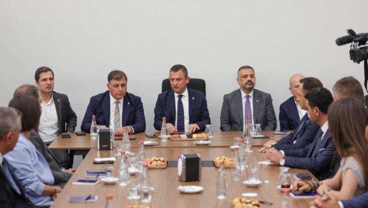 CHP Genel Başkanı Özel’den başkanlar zirvesi