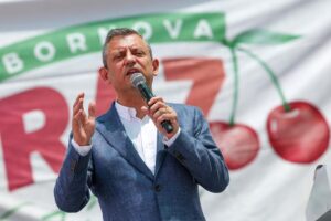 Bornova Belediye Başkanı Ömer Eşki’nin 7 yaşındaki kızı Asya, Özel’e