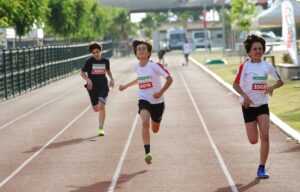 Karşıyaka Belediyesi, çocuk ve gençlerin tatil dönemini sporla ve nitelikli