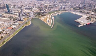İzmir Körfezi’nin rengi değişti… Büyükşehir’den açıklama