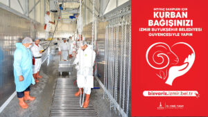 İzmir Büyükşehir Belediyesi’nin Kurban Bayramı’nda ihtiyaç sahibi ailelere kavurma dağıtmak