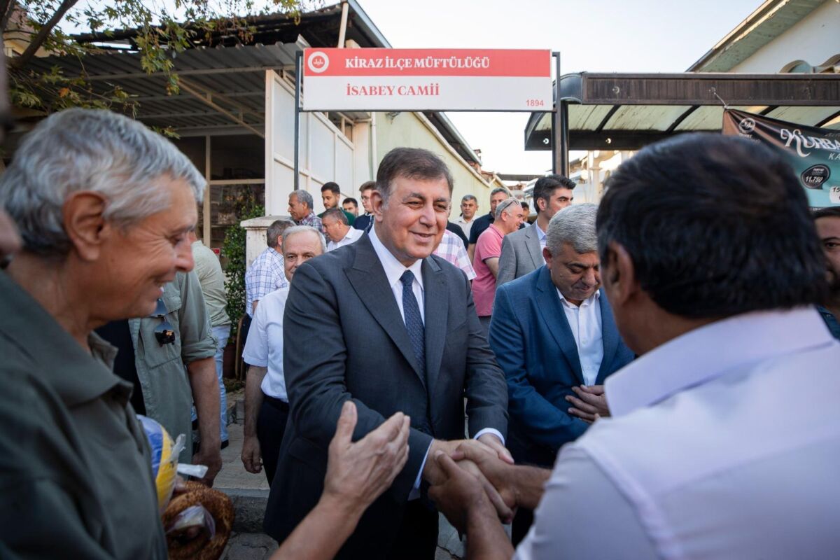 İzmir Büyükşehir Belediye Başkanı Dr. Cemil Tugay, Kurban Bayramı’nın ilk