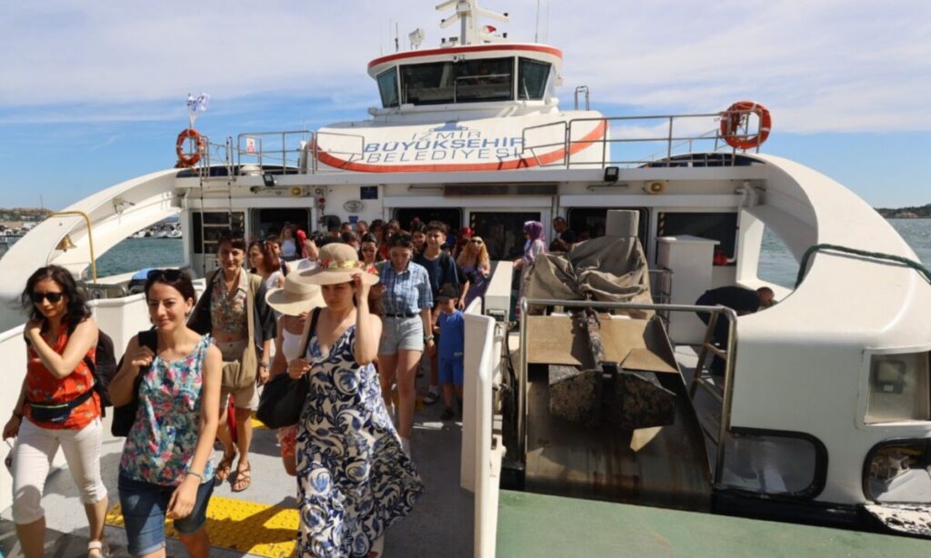 İzmir'de yaz seferlerine 3 kat ilgi