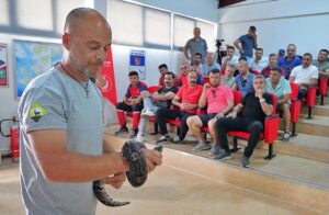İzmir Büyükşehir Belediyesi İtfaiye Dairesi Başkanlığı, sıcaklıkların artmasıyla birlikte, evlerde