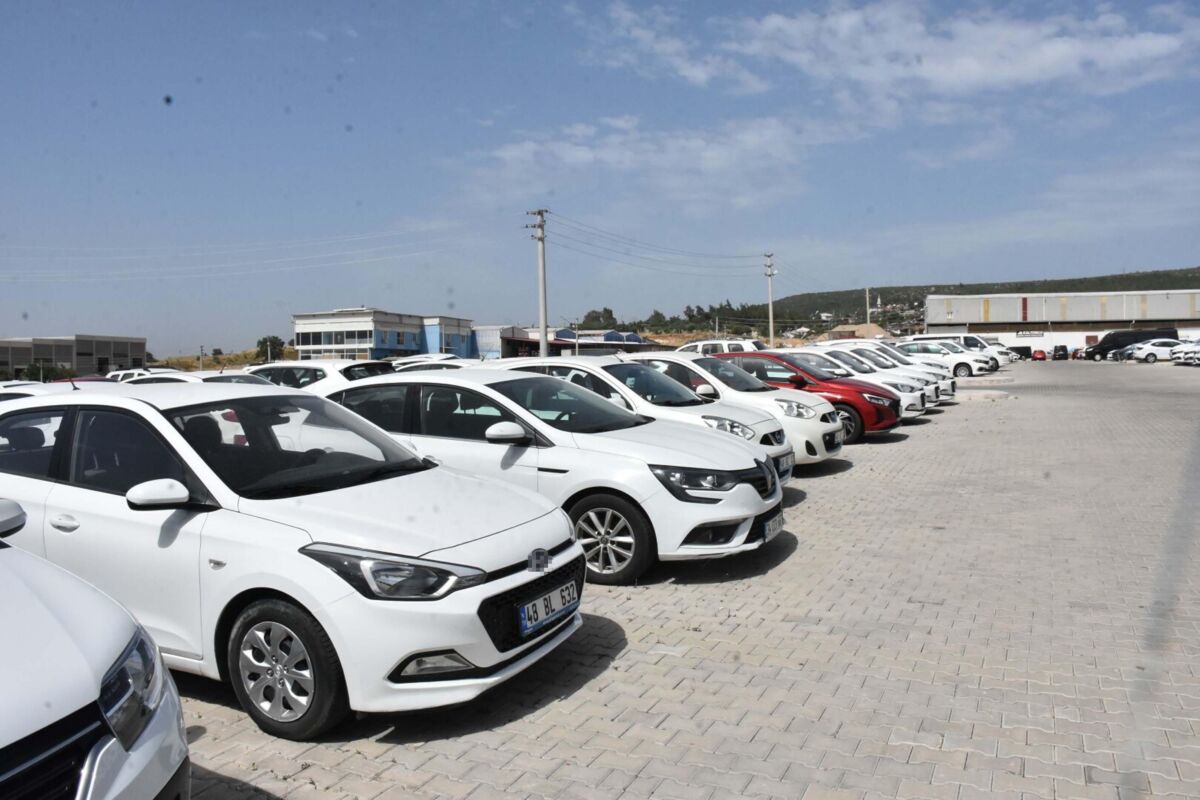 Araç Kiralamacıları Konfederasyonu (AKKON) İzmir İl Başkanı Ahmet Demir, Kurban