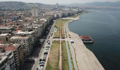 İzmir’de sıcak hava nedeniyle Kordon boş kaldı