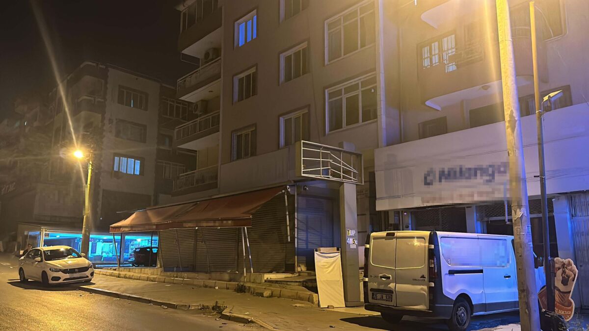 Olay, saat 19.30 sıralarında İzmir Gaziosmanpaşa Caddesi üzerinde 4 katlı