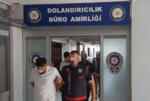 Kemalpaşa ilçesinde, kendilerini telefonda polis- savcı olarak tanıtan şüpheliler İ.C.’ye