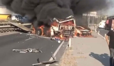İzmir’de zincirleme trafik kazasında araçlar yandı: 6 yaralı