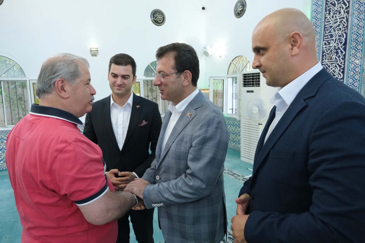 Ekrem İmamoğlu, Bodrum’da bayram namazı kıldı İstanbul Büyükşehir Belediye Başkanı Ekrem İmamoğlu Kurban Bayramı tatili kapsamında