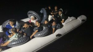 MUĞLA’nın Bodrum ilçesinde, yurt dışına çıkmaya çalışan lastik bottaki 16