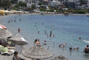 Muğla’nın Bodrum ilçesinde Kurban Bayramı tatilinin son gününde sahillerde hareketlilik