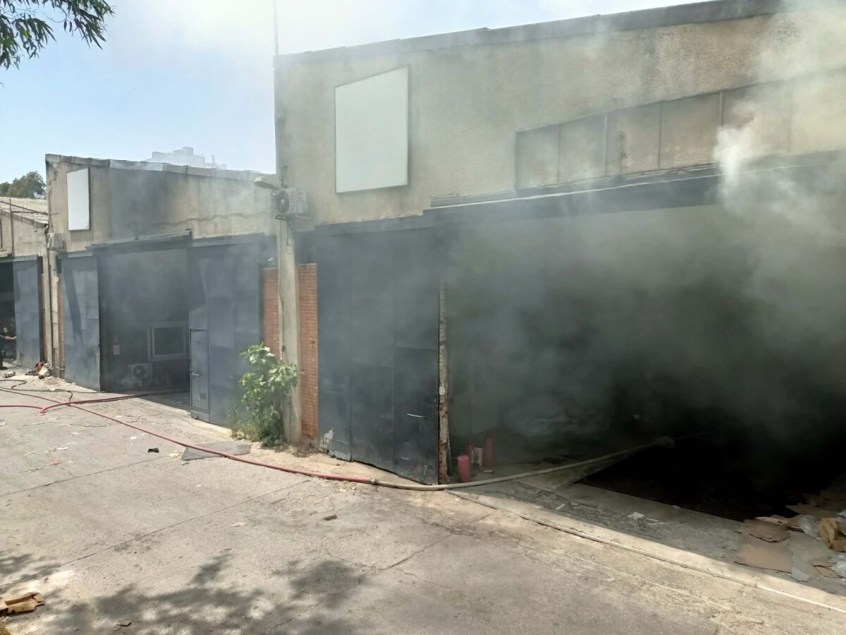 İzmir’in Bayraklı ilçesinde geri dönüşüm tesisinde yangın çıktı. Bölgeye sevk