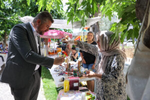 Buca’da hediyelik eşyadan gıdaya birçok ürünün yer aldığı Üretici Kadın