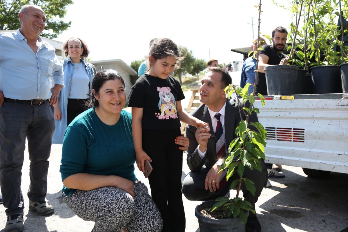 Bornova Belediyesi’nin çevreyi koruma bilincini oluşturmak için verdiği eğitimler çarpan