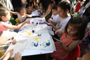 Büyükpark’taki etkinlikte sivil toplum örgütlerinin stantları da kuruldu. Çevre bilincinin